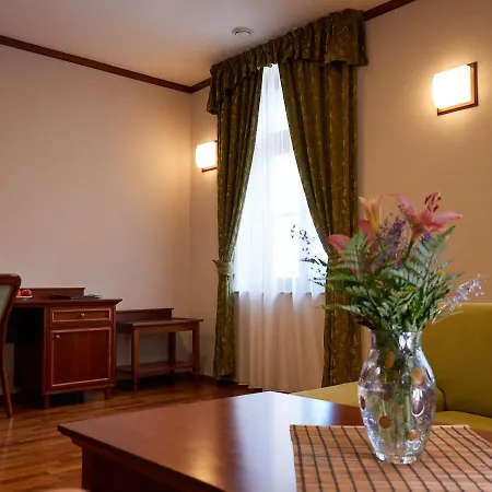 Отель Hradna Straz Hotel&apartments S Privatnym Wellness Топольчанки