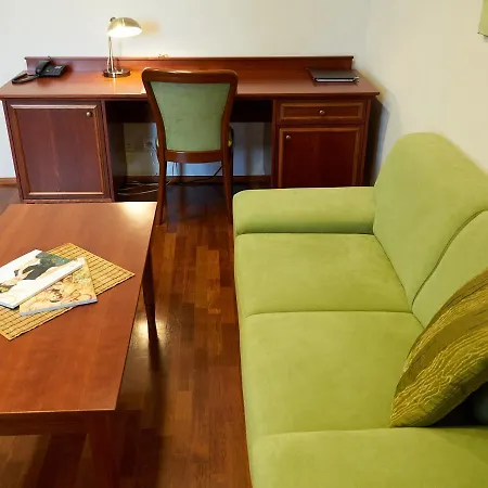 Hradna Straz Hotel&apartments S Privatnym Wellness Hotel Topoľčianky
