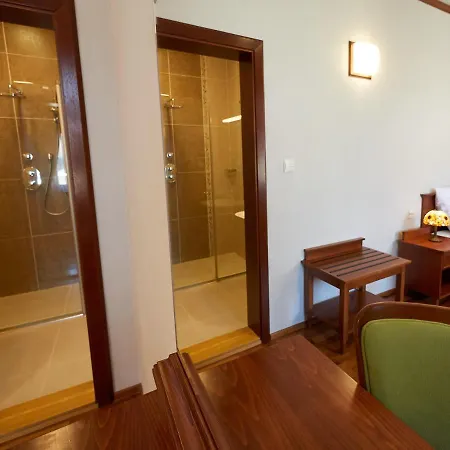 Hradna Straz Hotel&apartments S Privatnym Wellness Топольчанки