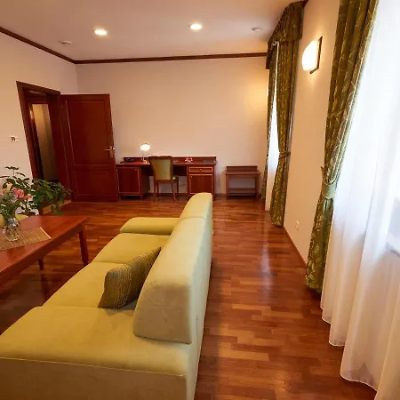 Отель Hradna Straz Hotel&apartments S Privatnym Wellness 4*