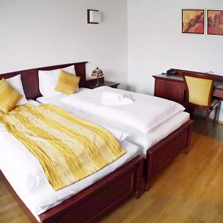 Hradna Straz Hotel&apartments S Privatnym Wellness Отель Топольчанки