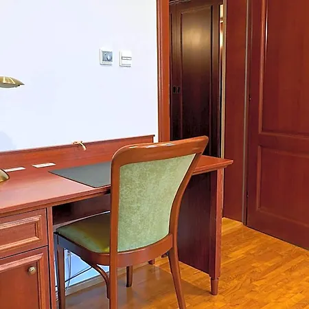 Hradna Straz Hotel&apartments S Privatnym Wellness 4* Topolcianky