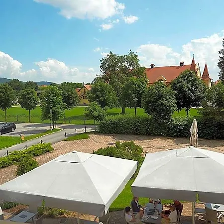 Hradna Straz Hotel&apartments S Privatnym Wellness