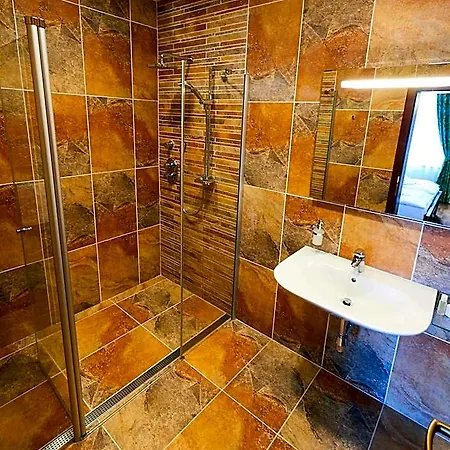 Hradna Straz Hotel&apartments S Privatnym Wellness