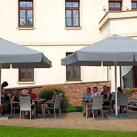 Hotel Hradna Straz Hotel&apartments S Privatnym Wellness Topoľčianky