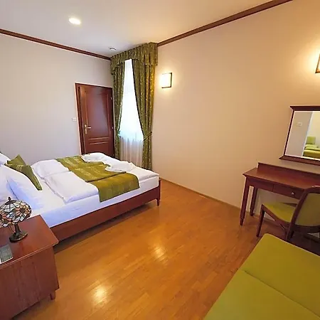 Hradna Straz Hotel&apartments S Privatnym Wellness 4* Topoľčianky