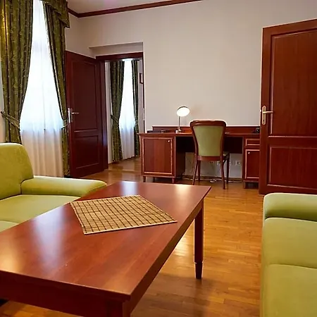 Hradna Straz Hotel&apartments S Privatnym Wellness