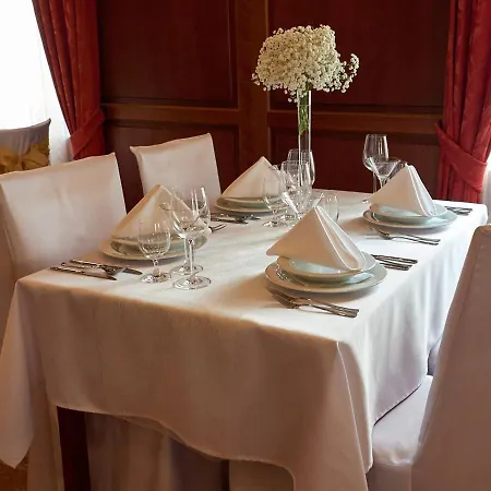 Hradna Straz Hotel&apartments S Privatnym Wellness Отель