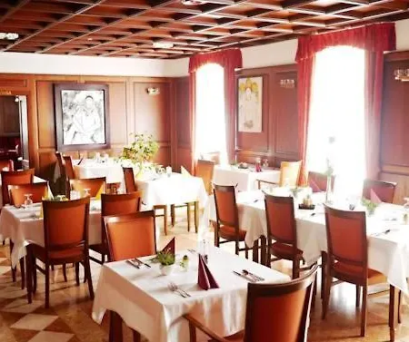 Hradna Straz Hotel&apartments S Privatnym Wellness Topoľčianky
