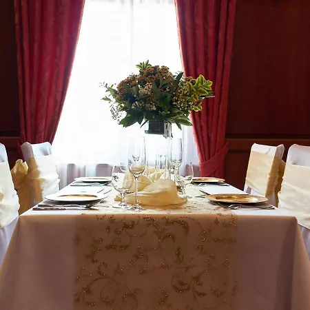 Hradna Straz Hotel&apartments S Privatnym Wellness 4* Топольчанки