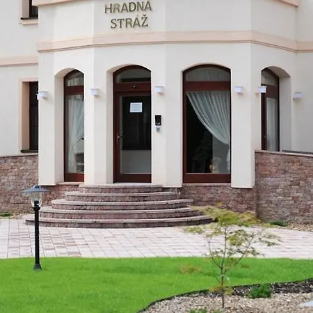 Hradna Straz Hotel&apartments S Privatnym Wellness Topolcianky