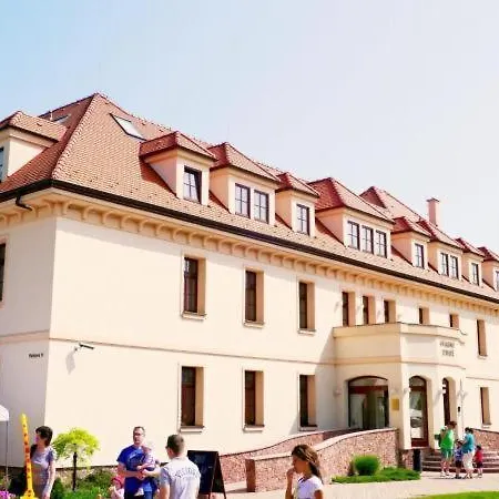 Hradna Straz Hotel&apartments S Privatnym Wellness Topolcianky