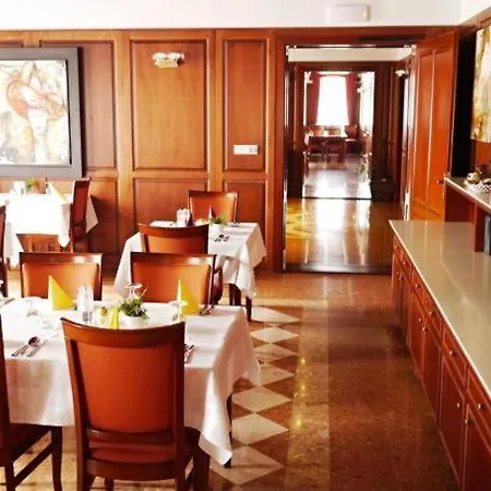 Отель Hradna Straz Hotel&apartments S Privatnym Wellness 4*