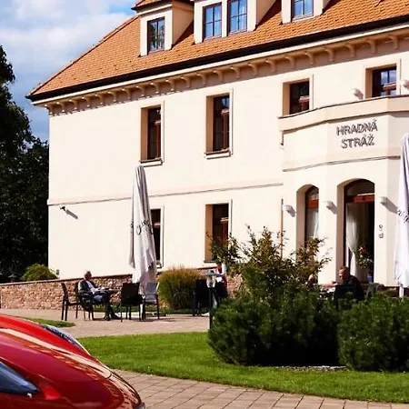 Hradna Straz Hotel&apartments S Privatnym Wellness Topoľčianky