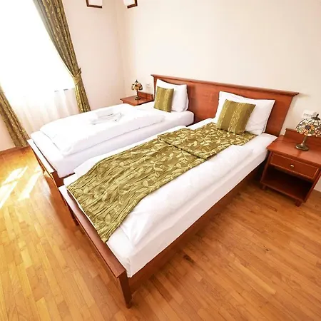 Hradna Straz Hotel&apartments S Privatnym Wellness 4* Топольчанки