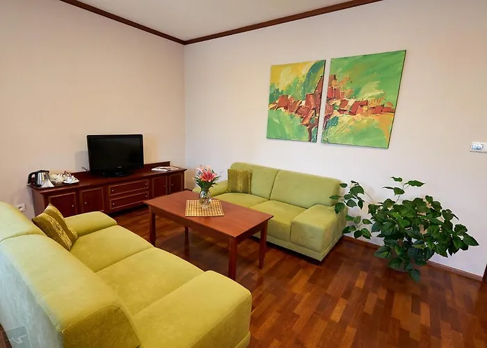 ホテル Hradna Straz Hotel&apartments S Privatnym Wellness 4*