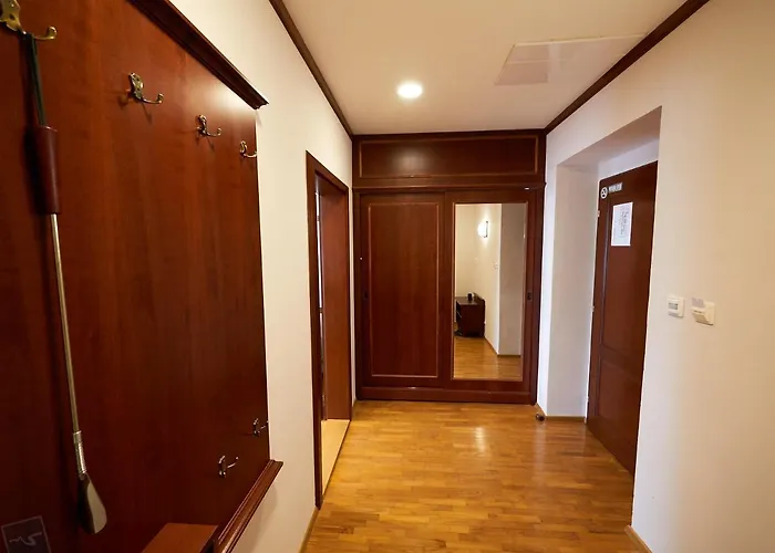 Hradna Straz Hotel&apartments S Privatnym Wellness ホテル Topoľčianky