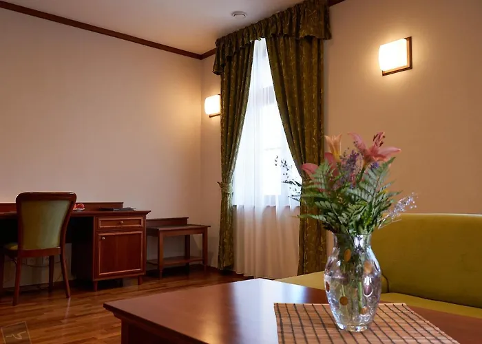 ホテル Hradna Straz Hotel&apartments S Privatnym Wellness Topoľčianky