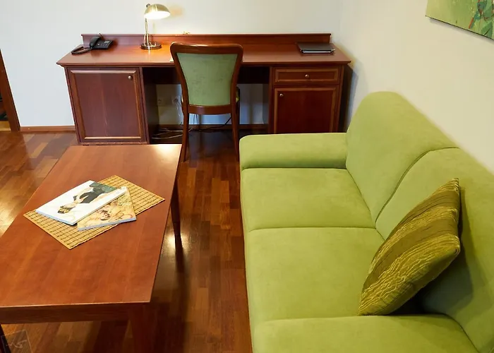 Hradna Straz Hotel&apartments S Privatnym Wellness ホテル Topoľčianky