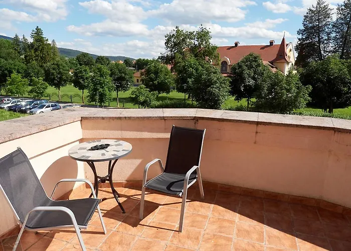 ホテル Hradna Straz Hotel&apartments S Privatnym Wellness Topoľčianky