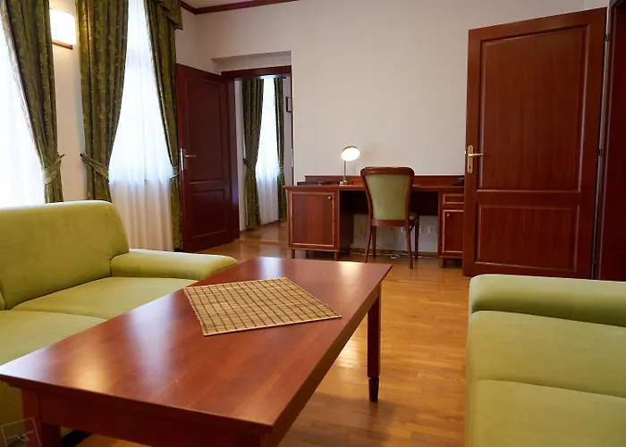 Hradna Straz Hotel&apartments S Privatnym Wellness 4* Topoľčianky