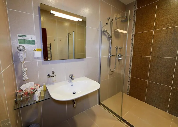 ホテル Hradna Straz Hotel&apartments S Privatnym Wellness Topoľčianky