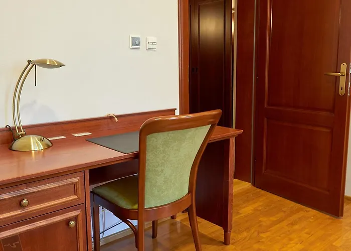 Hradna Straz Hotel&apartments S Privatnym Wellness Topoľčianky