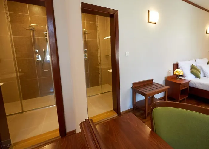 Hradna Straz Hotel&apartments S Privatnym Wellness Topoľčianky