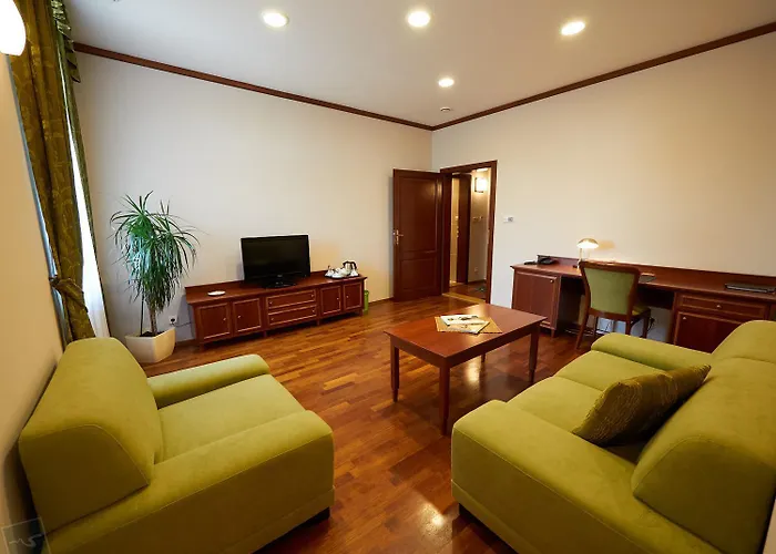 Hradna Straz Hotel&apartments S Privatnym Wellness ホテル
