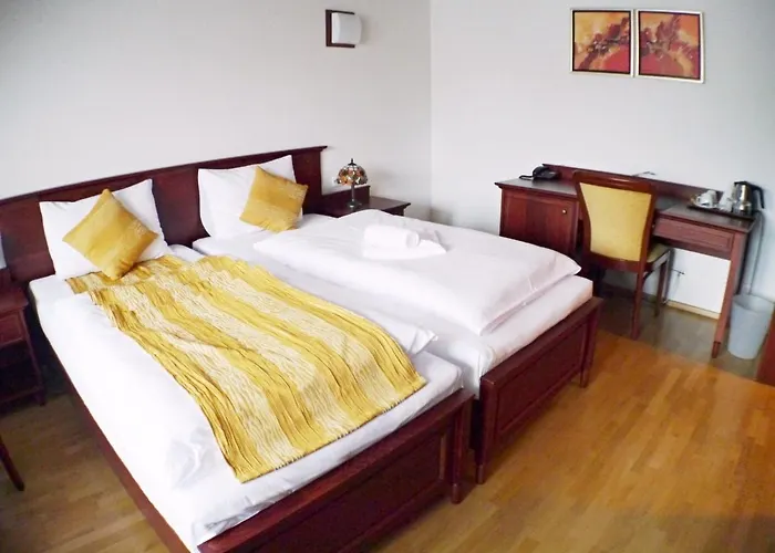 Hradna Straz Hotel&apartments S Privatnym Wellness ホテル Topoľčianky