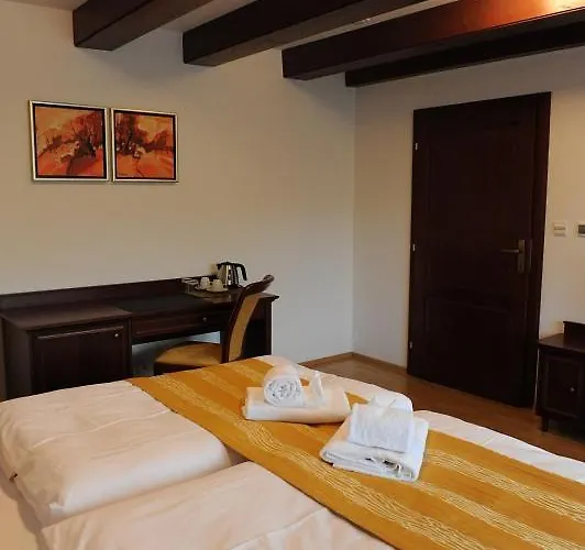 Hradna Straz Hotel&apartments S Privatnym Wellness ホテル 4*