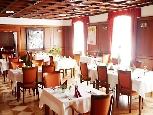 Hradna Straz Hotel&apartments S Privatnym Wellness Topoľčianky