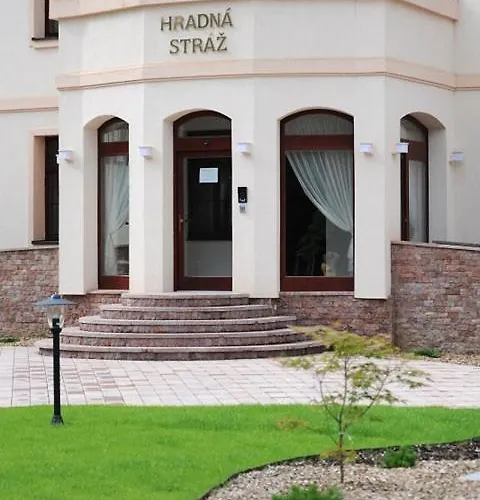 Hradna Straz Hotel&apartments S Privatnym Wellness Topoľčianky