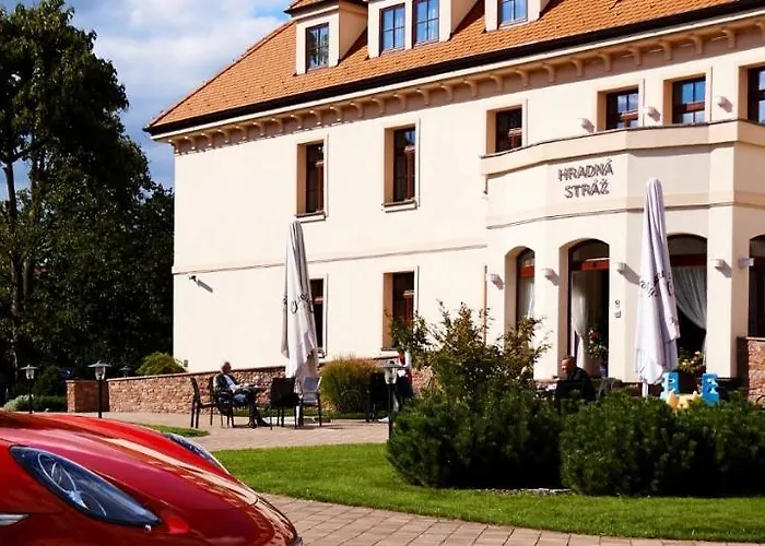 Hradna Straz Hotel&apartments S Privatnym Wellness Topoľčianky
