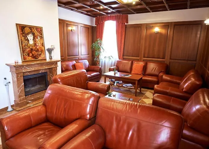 ホテル Hradna Straz Hotel&apartments S Privatnym Wellness Topoľčianky